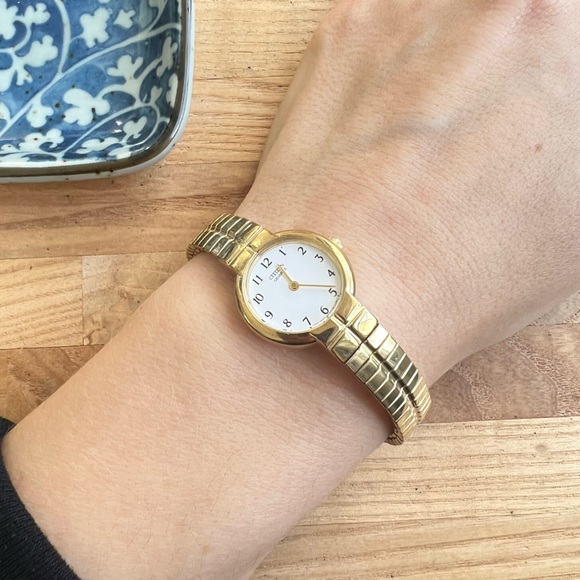 Citizen ladies gold tone dress watch NEW BATTERY - Picture 3 of 9